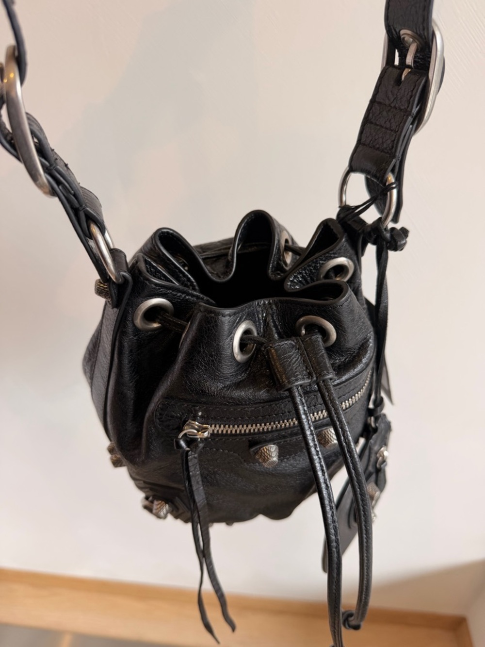 New Authentic Balenciaga Le Cagole XS Bucket Bag Lambskin Leather With Tags - Picture 15 of 16